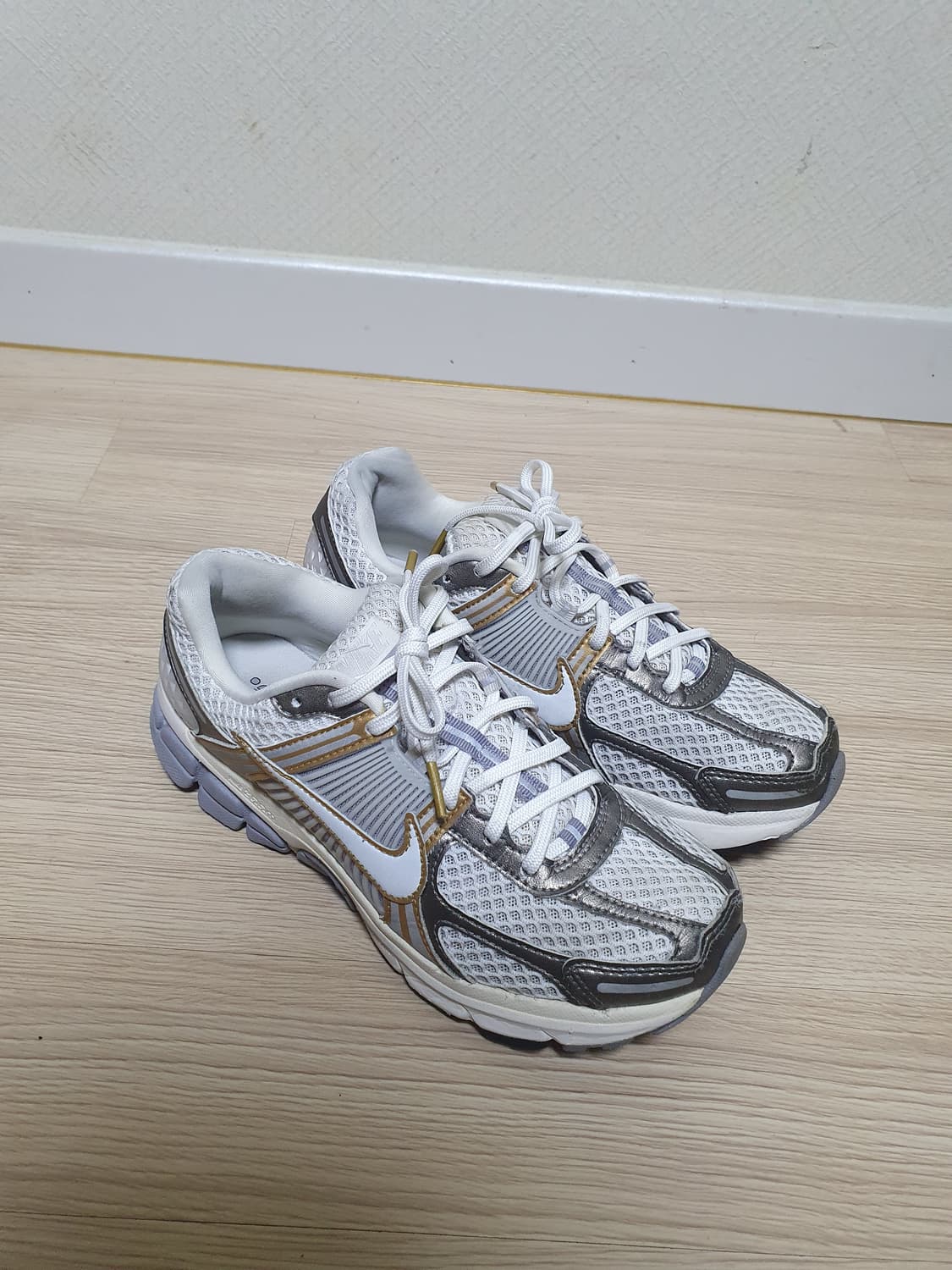 나이키 줌 보메로 5 운동화 255 상품이미지2