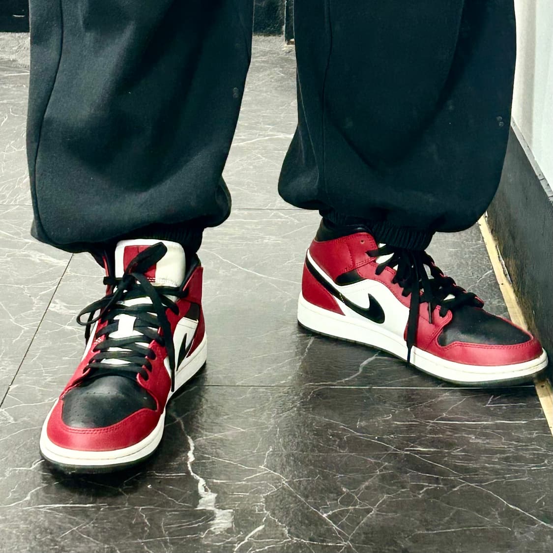 나이키 조던1 시카고 블랙토 미드 상품이미지2