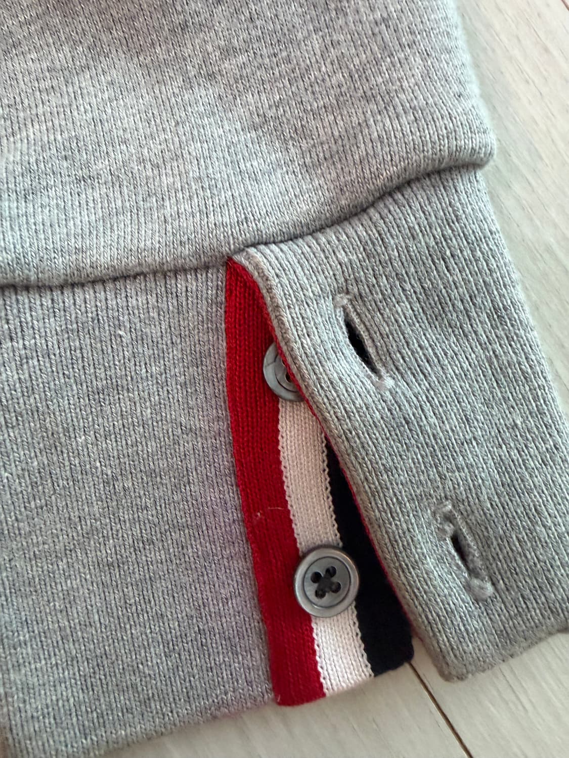 톰브라운 백삼선 그레이 맨투맨 2사이즈 상품이미지2