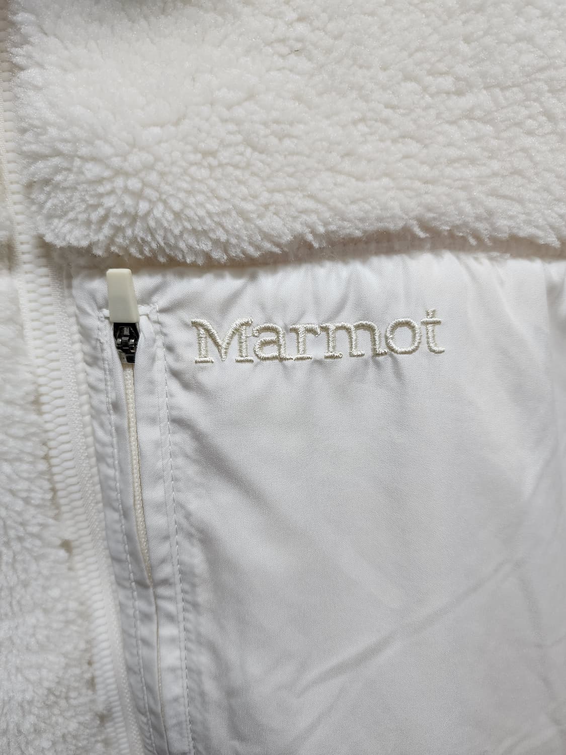 마모트 화이트 뽀글이 플리스 자켓 상품이미지3