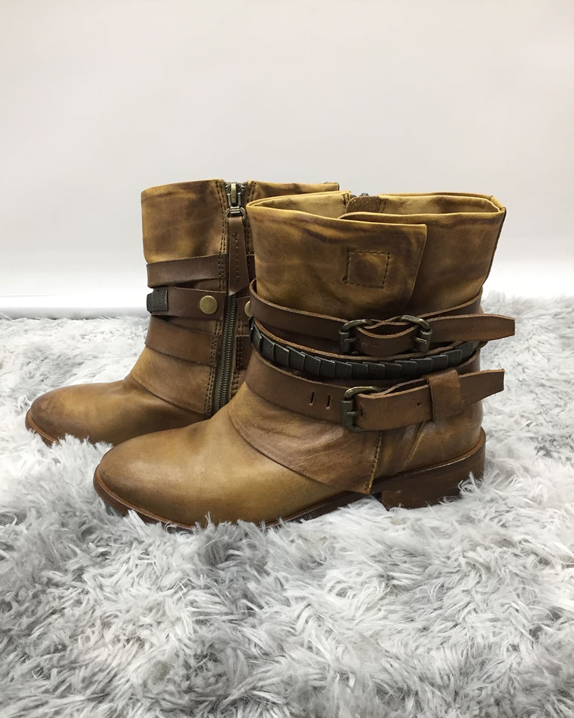 Distressed Buckle Combat Ankle Boots 상품이미지3