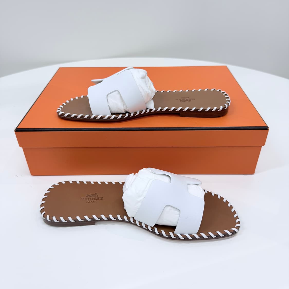 [미사용/240] 에르메스 이즈미르 화이트 스티치 샌들 슬리퍼 화이트 상품이미지4