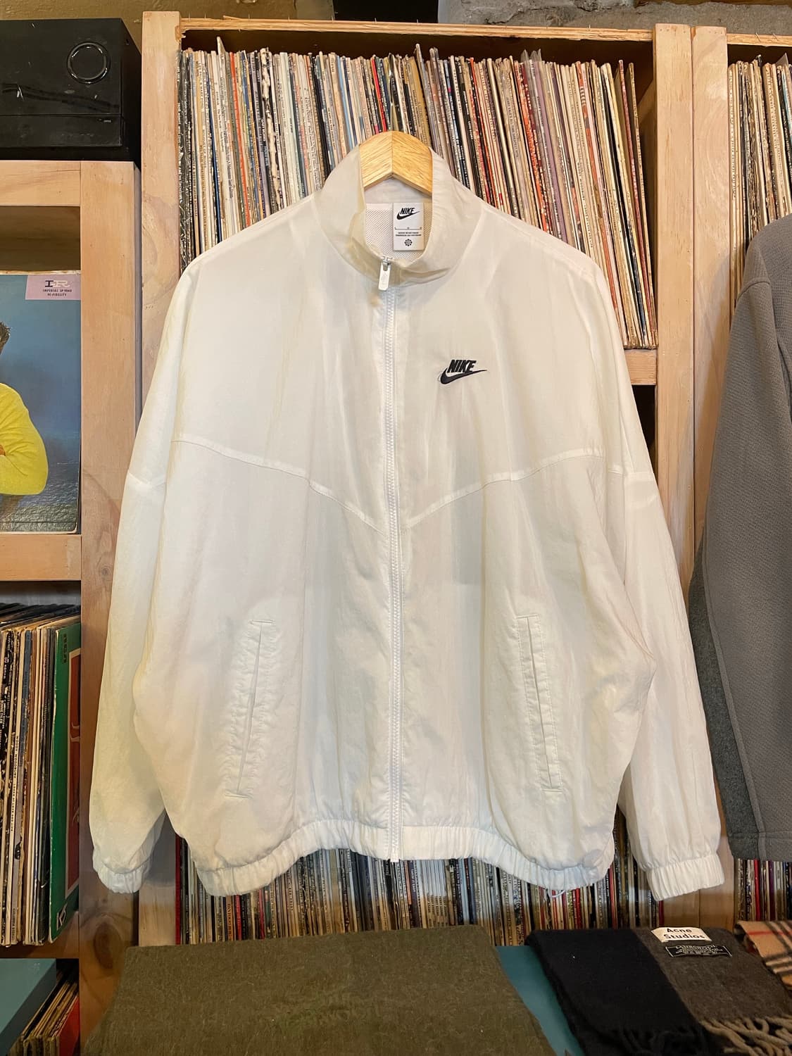 나이키 스우시 화이트 윈드러너 자켓 상품이미지1