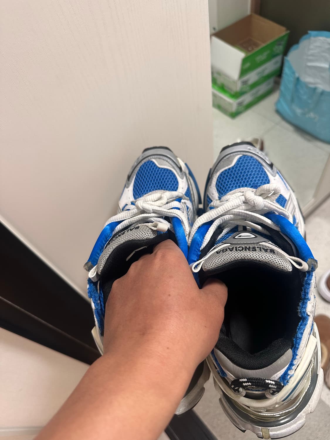 발렌시아가 뉴러너 블루 42사이즈 판매 상품이미지5