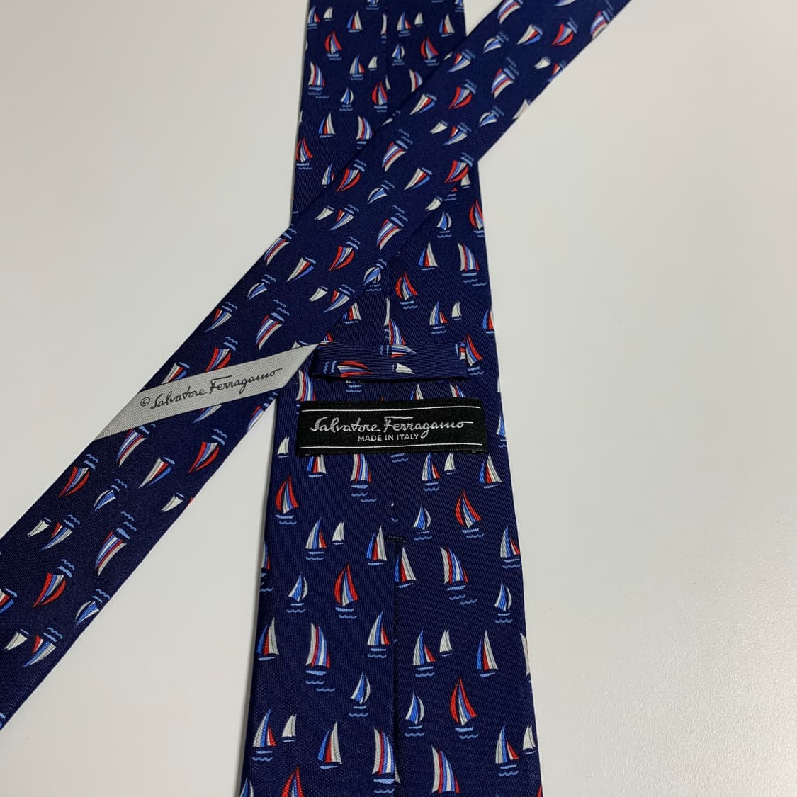 살바토레 페레가모 네이비 클래식 명품넥타이 새상품급 7.8cm 상품이미지5