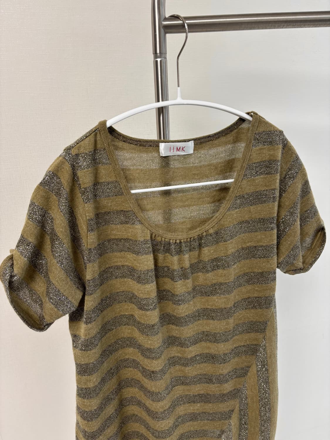 iiMK 언발란스 변형 글리터 스트라이프 반팔 티 상품이미지2