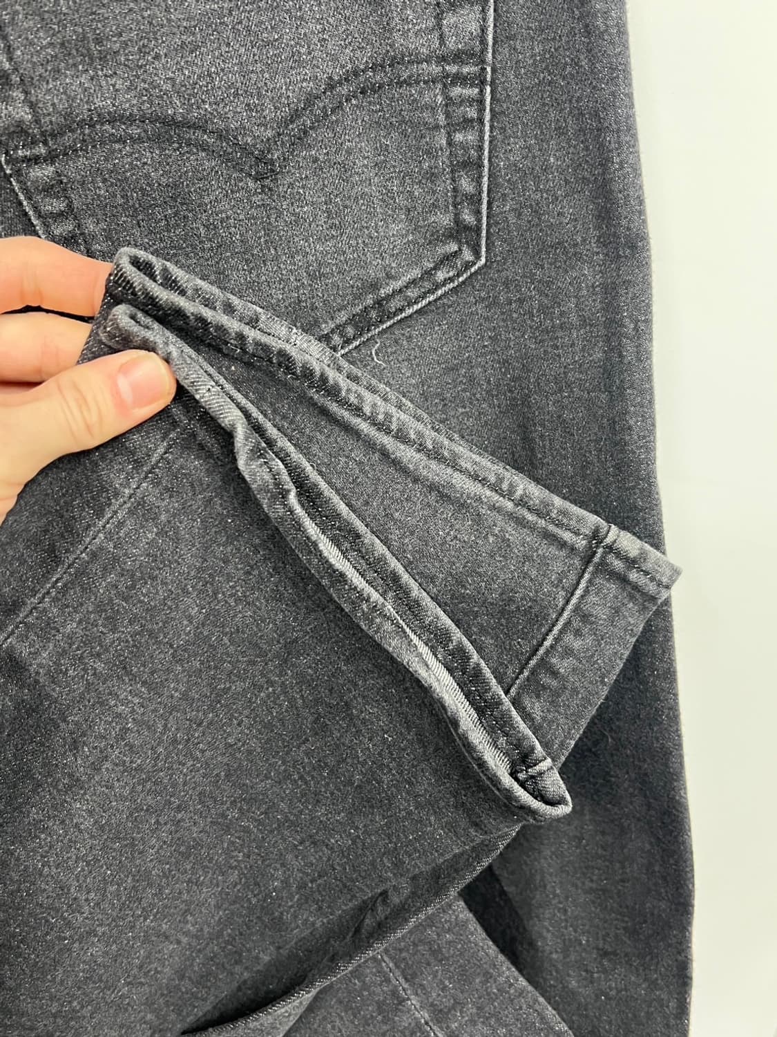 리바이스 501 스트레이트 버튼플라이 흑청 데님 팬츠 상품이미지3