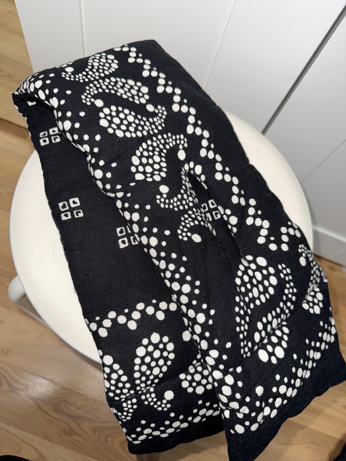 캐피탈 헴프 레이온 반다나 패턴 케사 머플러 블랙 상품이미지1