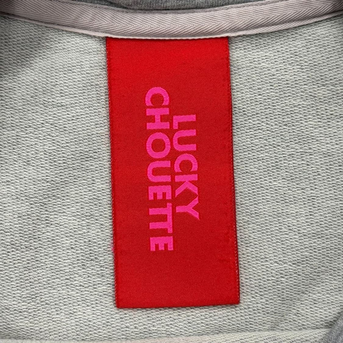 럭키슈에뜨 로고 자수 티셔츠 v2900 상품이미지7