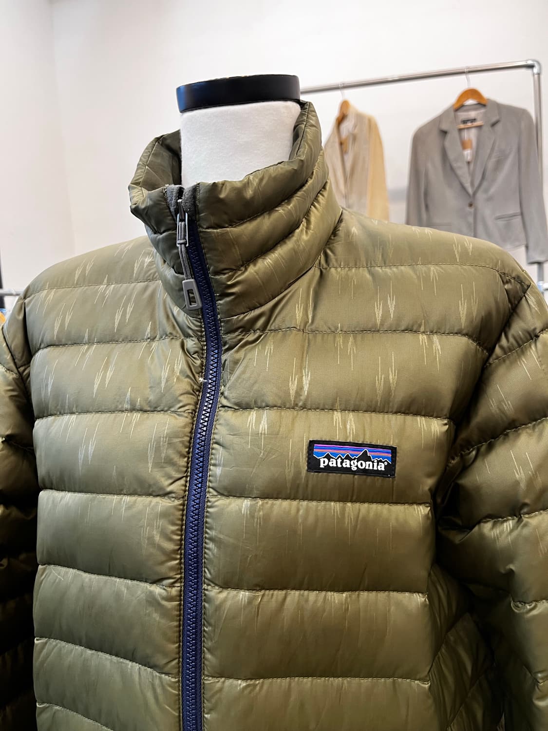 파타고니아 다운 스웨터 경량 패딩 올리브 상품이미지3