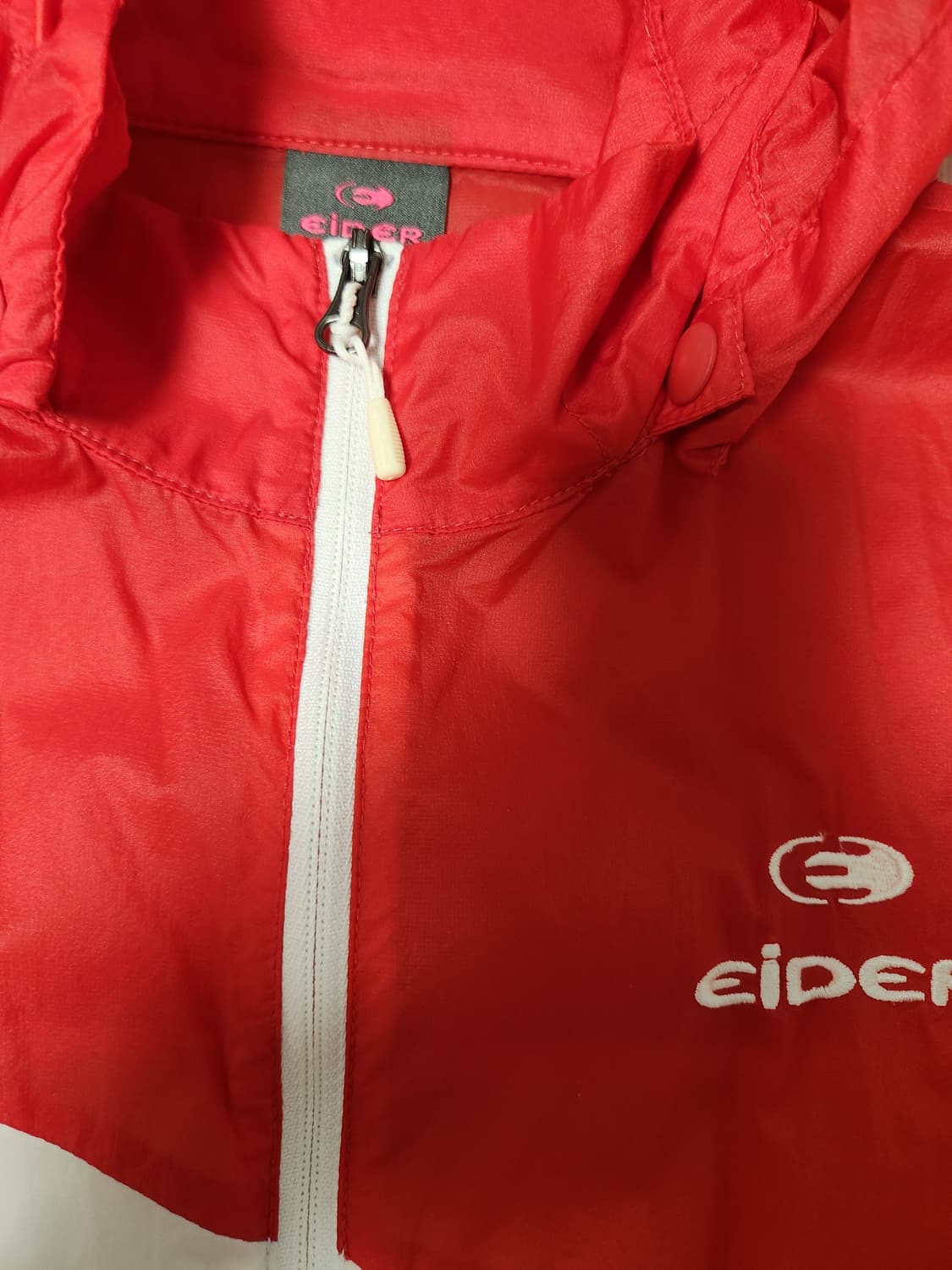 새상품급)아이더 여성 바람막이 M

오염 하자없이 깨끗해요^^

세탁해뒀 상품이미지3