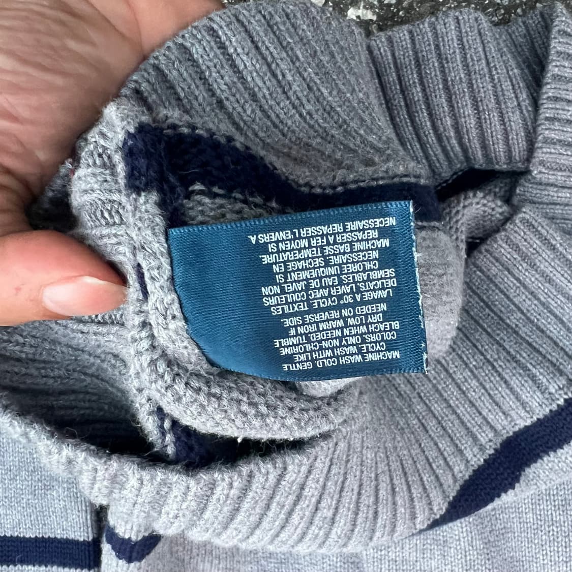 회색 바탕에 네이비 스트라이프가 들어간 폴로 상품이미지5