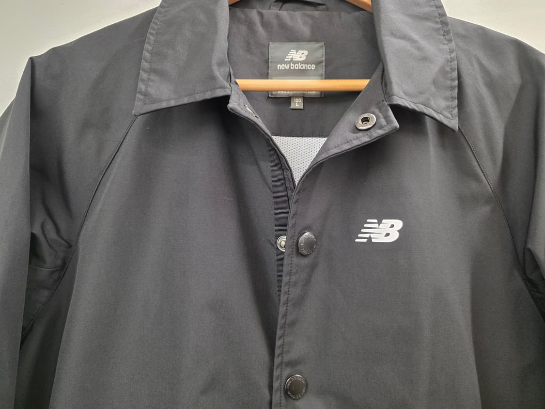 뉴발란스 남성 에센셜 코치자켓. 
싸이즈 100 상품이미지3