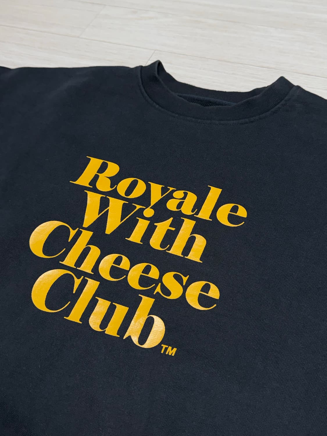 듀테로 맨투맨 스웻 L 블랙 / 로얄 위드 치즈 클럽 상품이미지2