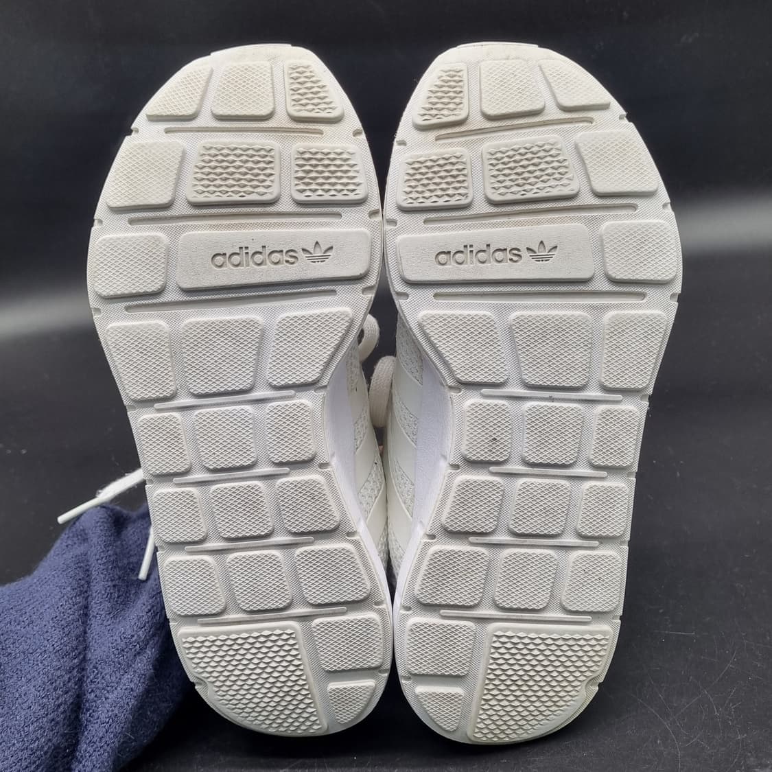 아디다스 스위프트런 여성운동화225 상품이미지3