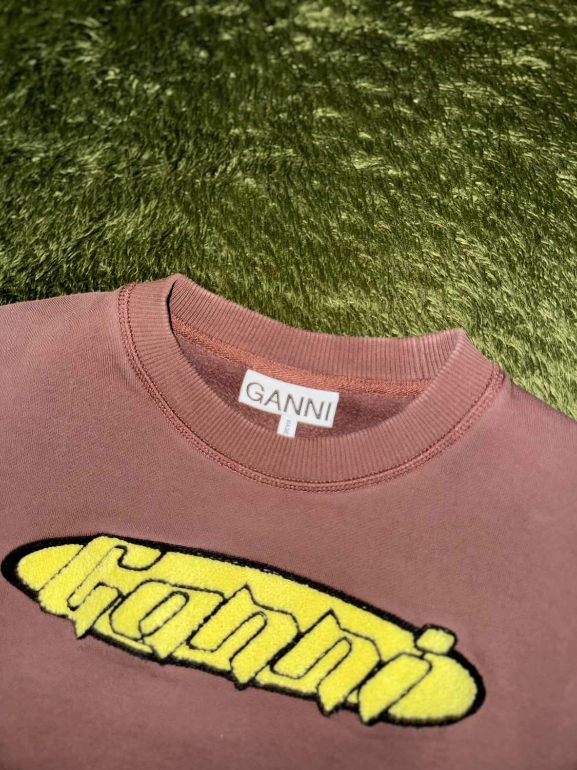 [XS] GANNI 가니 아트워크 로고 크롭 스웻셔츠 브라운 상품이미지3