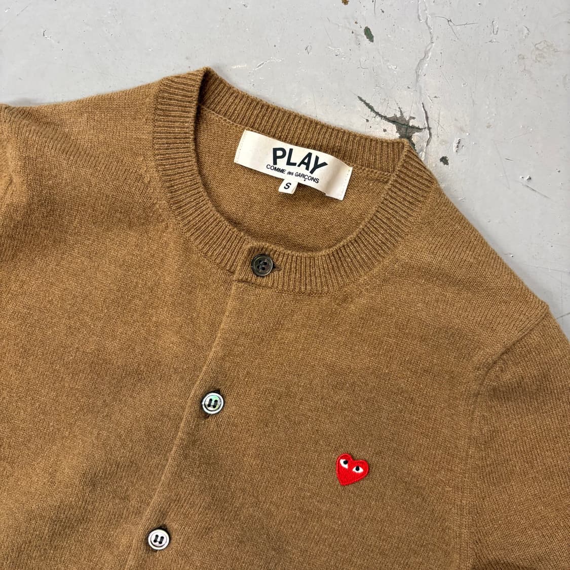 꼼데가르송 플레이 브라운 스몰 하트 가디건(2023/06) 상품이미지4