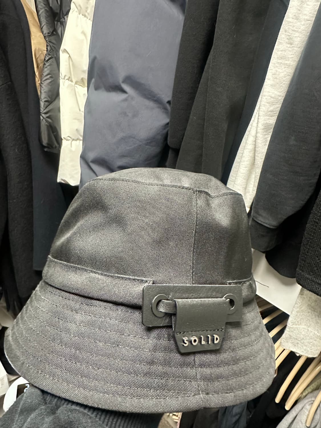 솔리드옴므 블랙 로고 버킷햇 상품이미지4