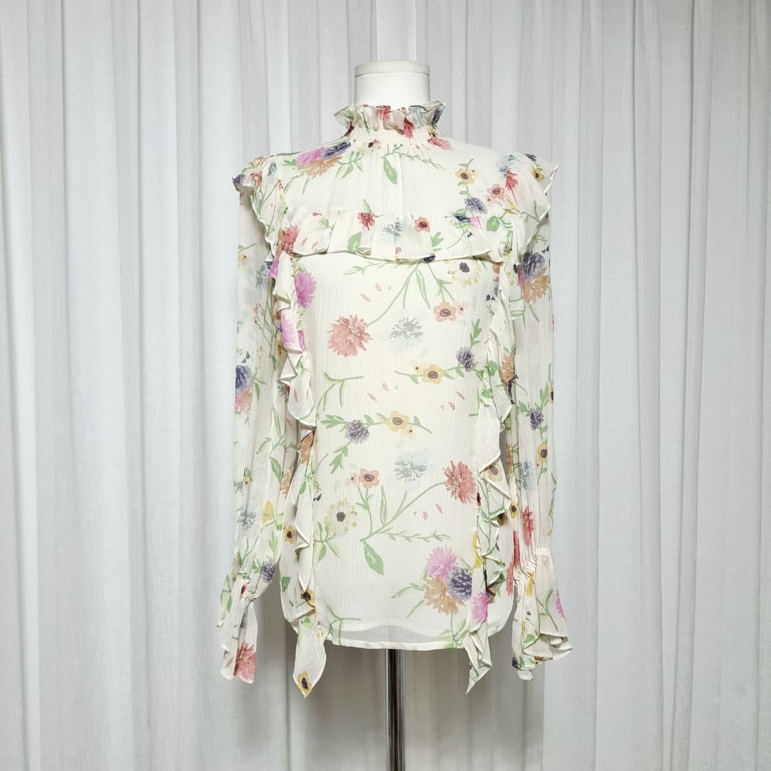 질스튜어트 실크100% 프릴 러플 블라우스 (55-날씬66) 상태최상 상품이미지2