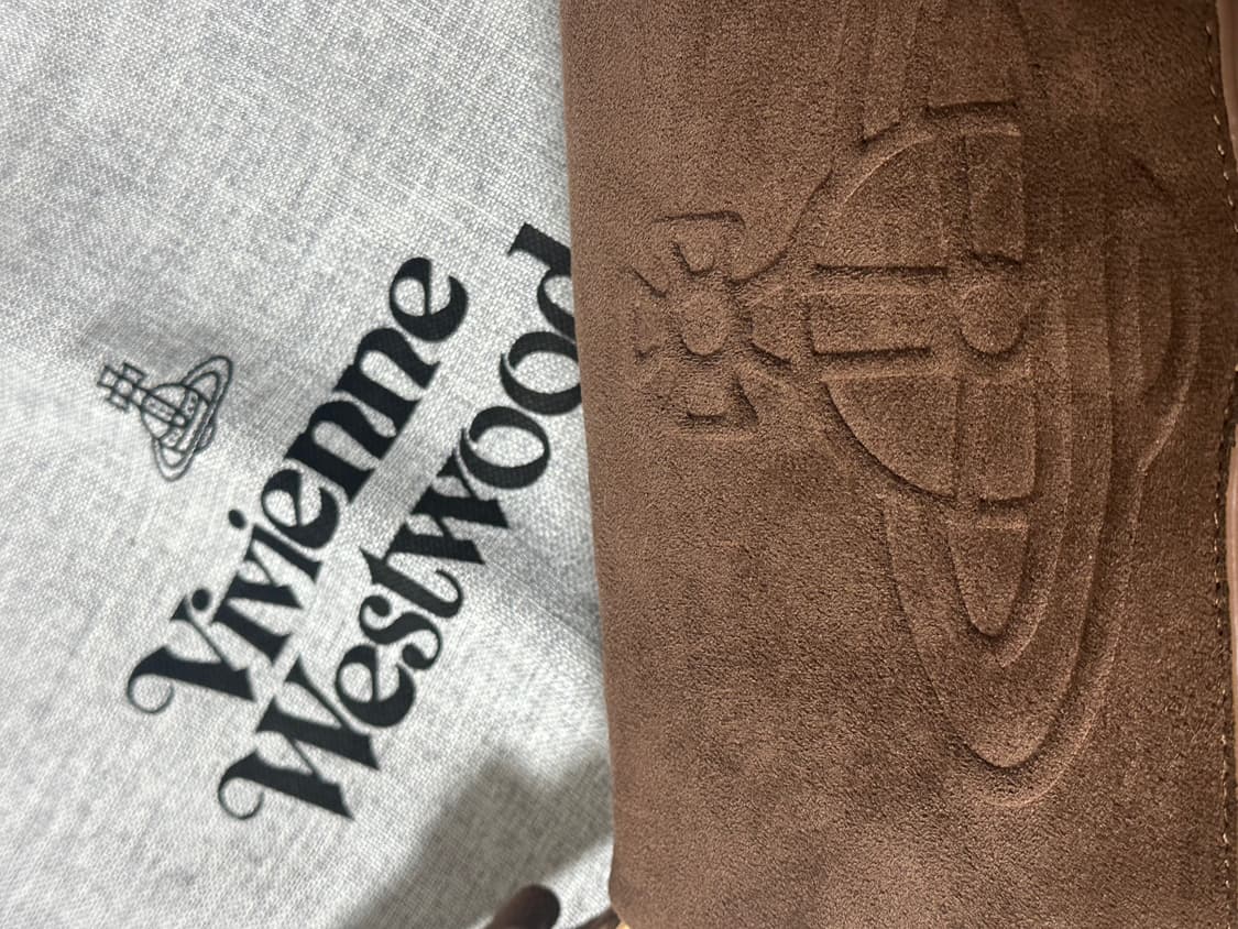 비비안웨스트우드 스웨이드백 브라운 상품이미지1