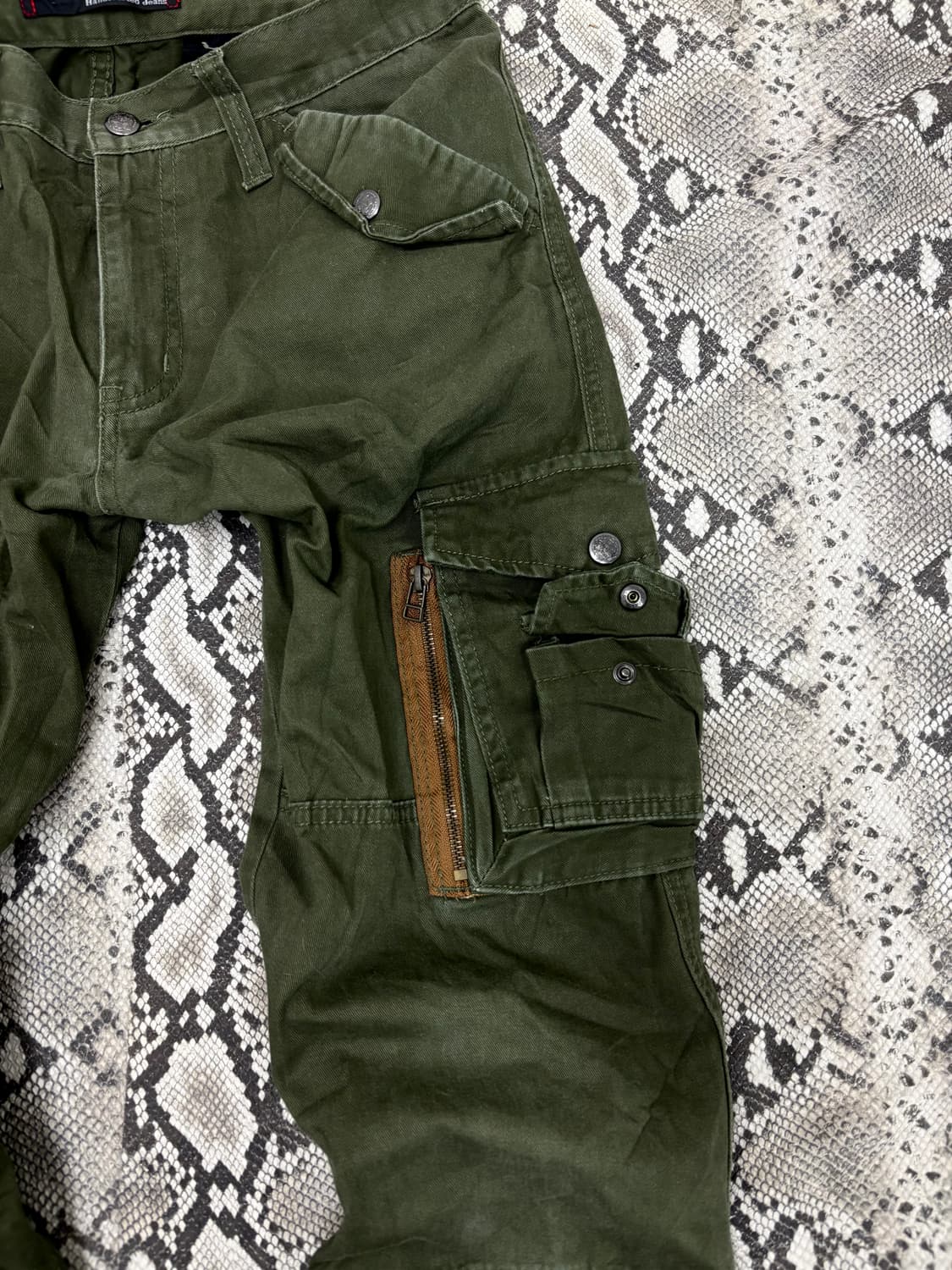 “Dominate” Y2K Khaki Cargo Pocket Pants 상품이미지3