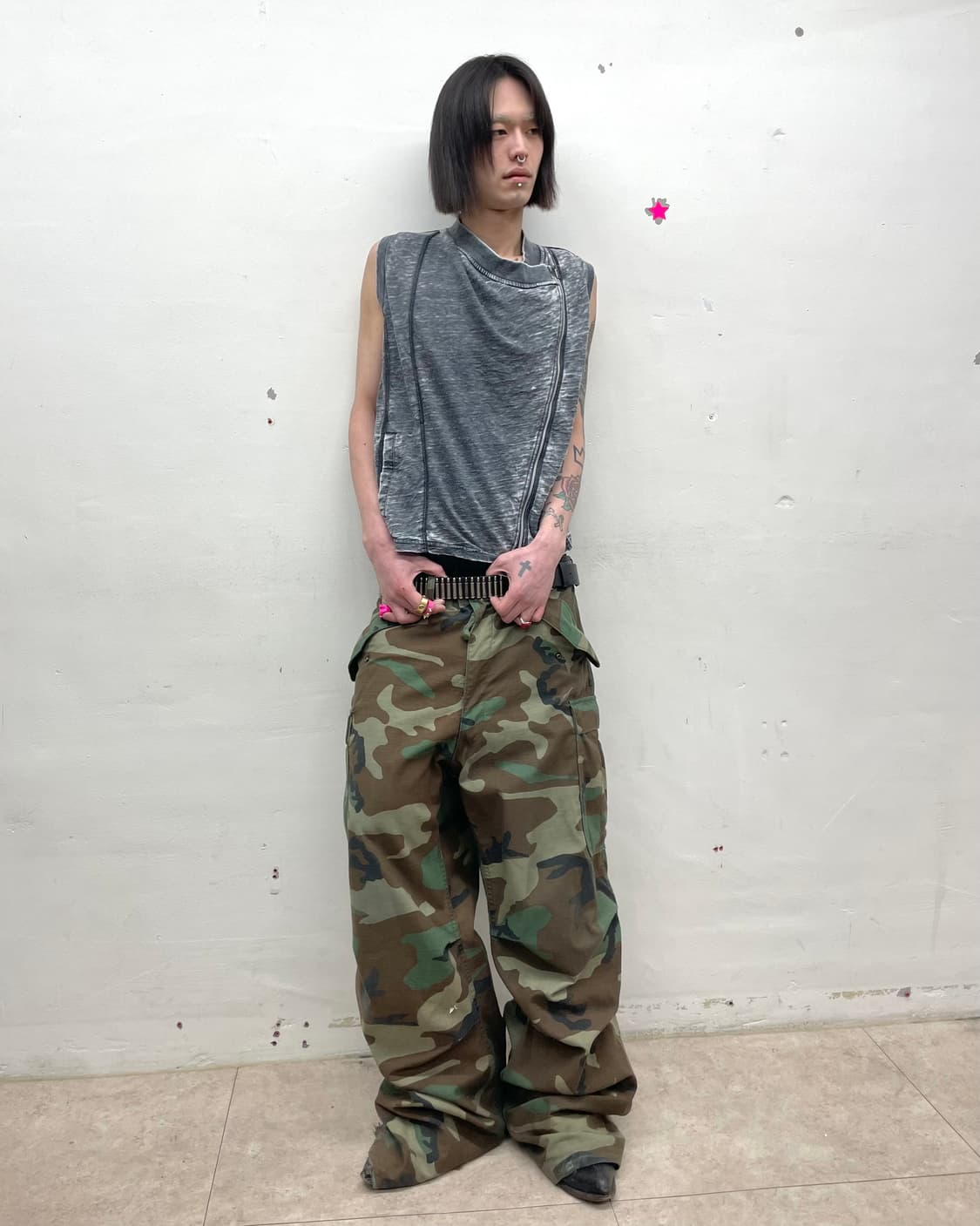 asymmetric gray-washed vest 상품이미지6