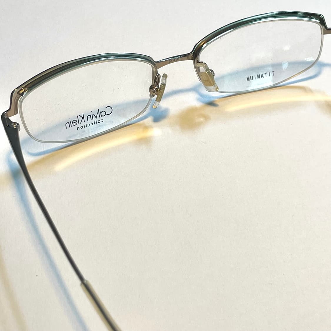 Calvin Klein 캘빈클라인 사의 빈티지 반무테 안경 판매합니다 상품이미지3