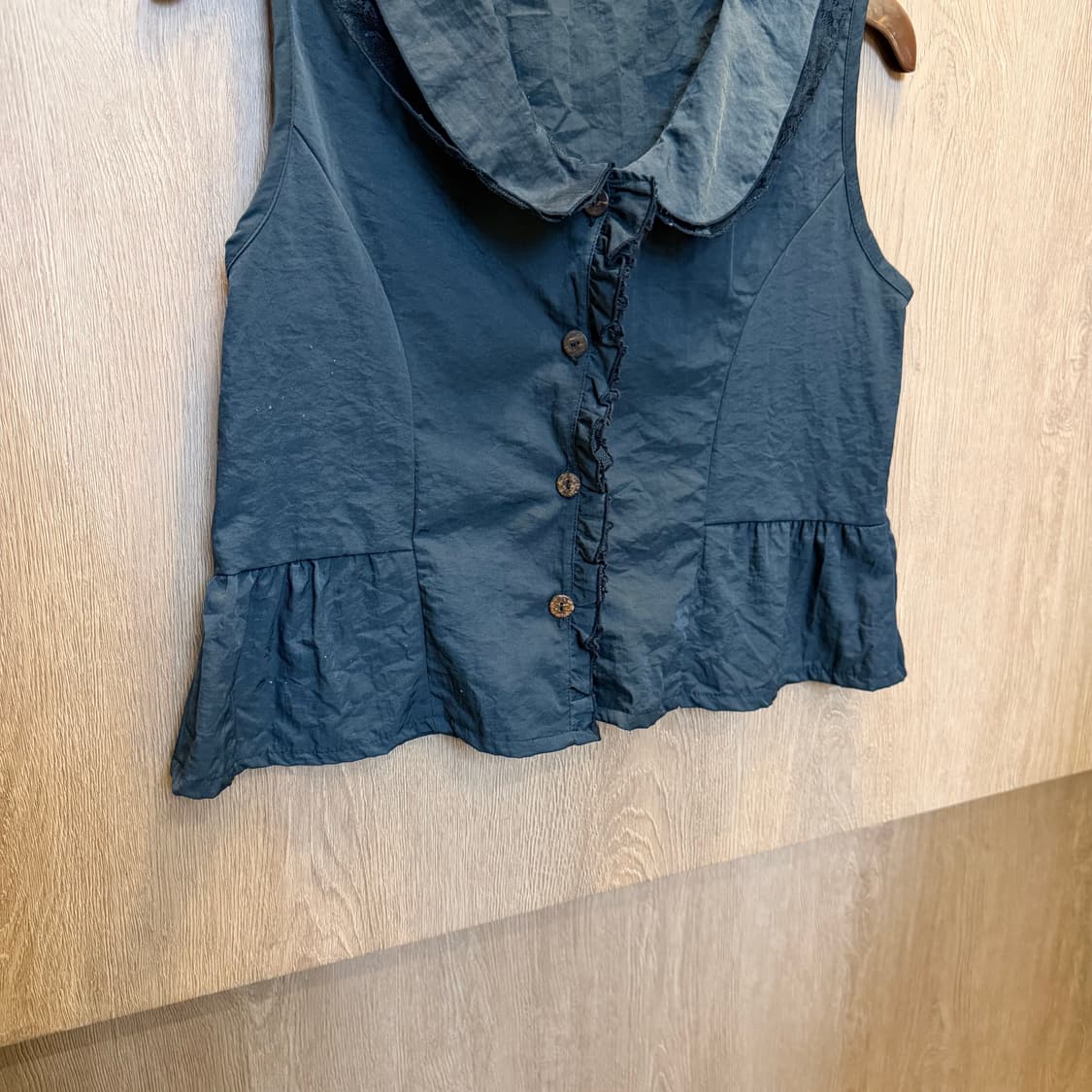 빈티지 슬리브리스 블라우스 라운드 빅 카라 프릴 트리밍 디테일 블랙 상품이미지4