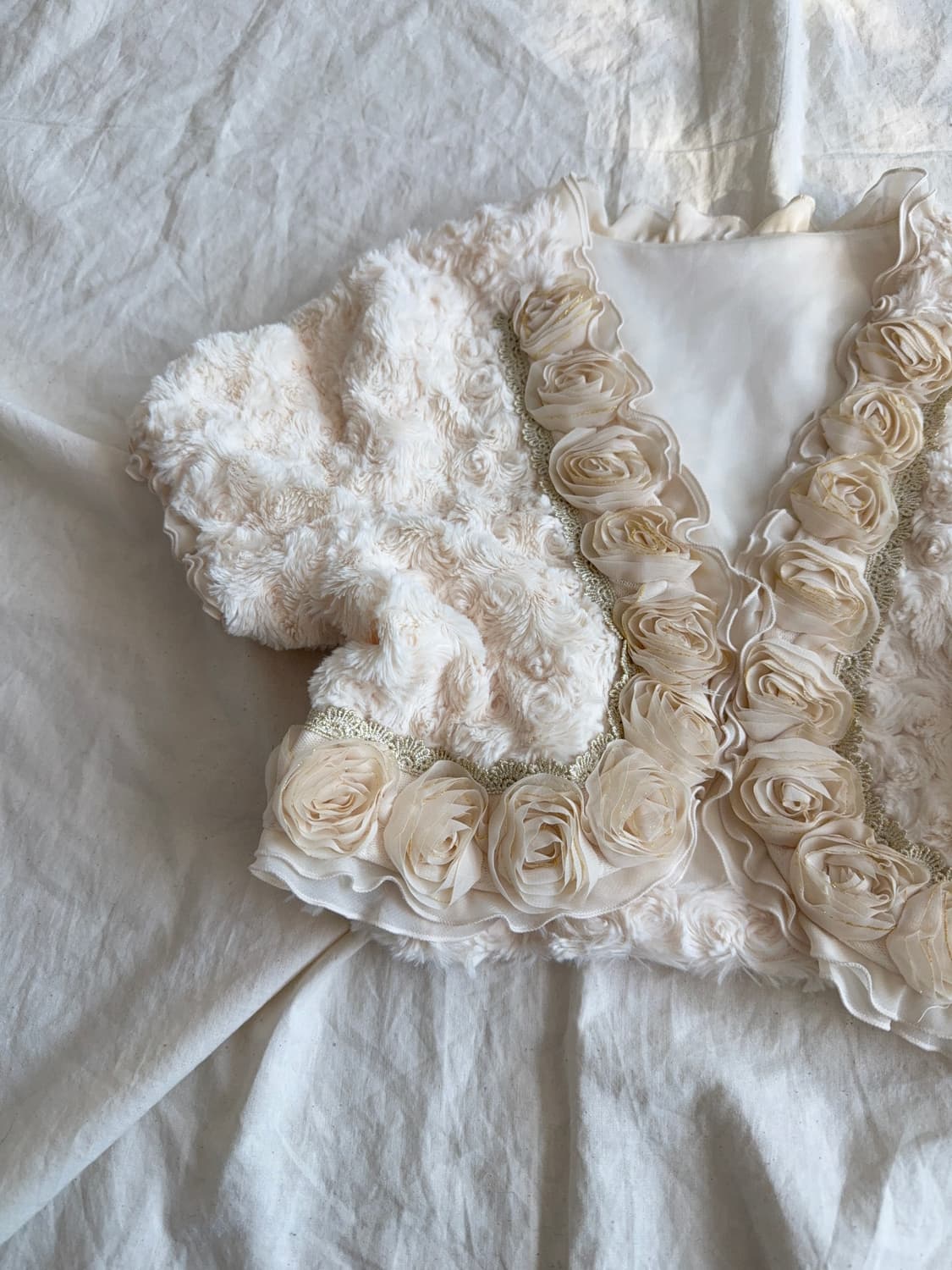 엑시즈팜 라이트베이지 엔틱 페어리 크롭 퍼 볼레로 상품이미지2