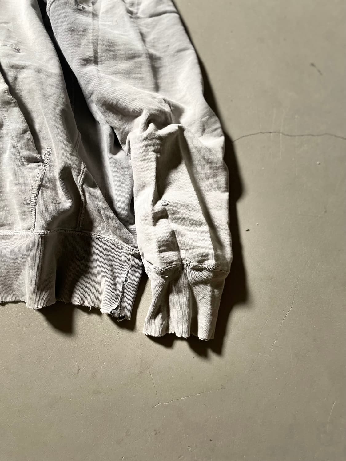 래미 릴리프  Distressed Hoodie tee 상품이미지3