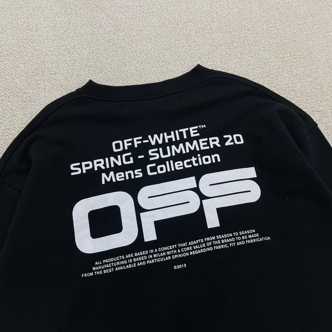 오프화이트 웨이비라인 크루넥 맨투맨 블랙 상품이미지4
