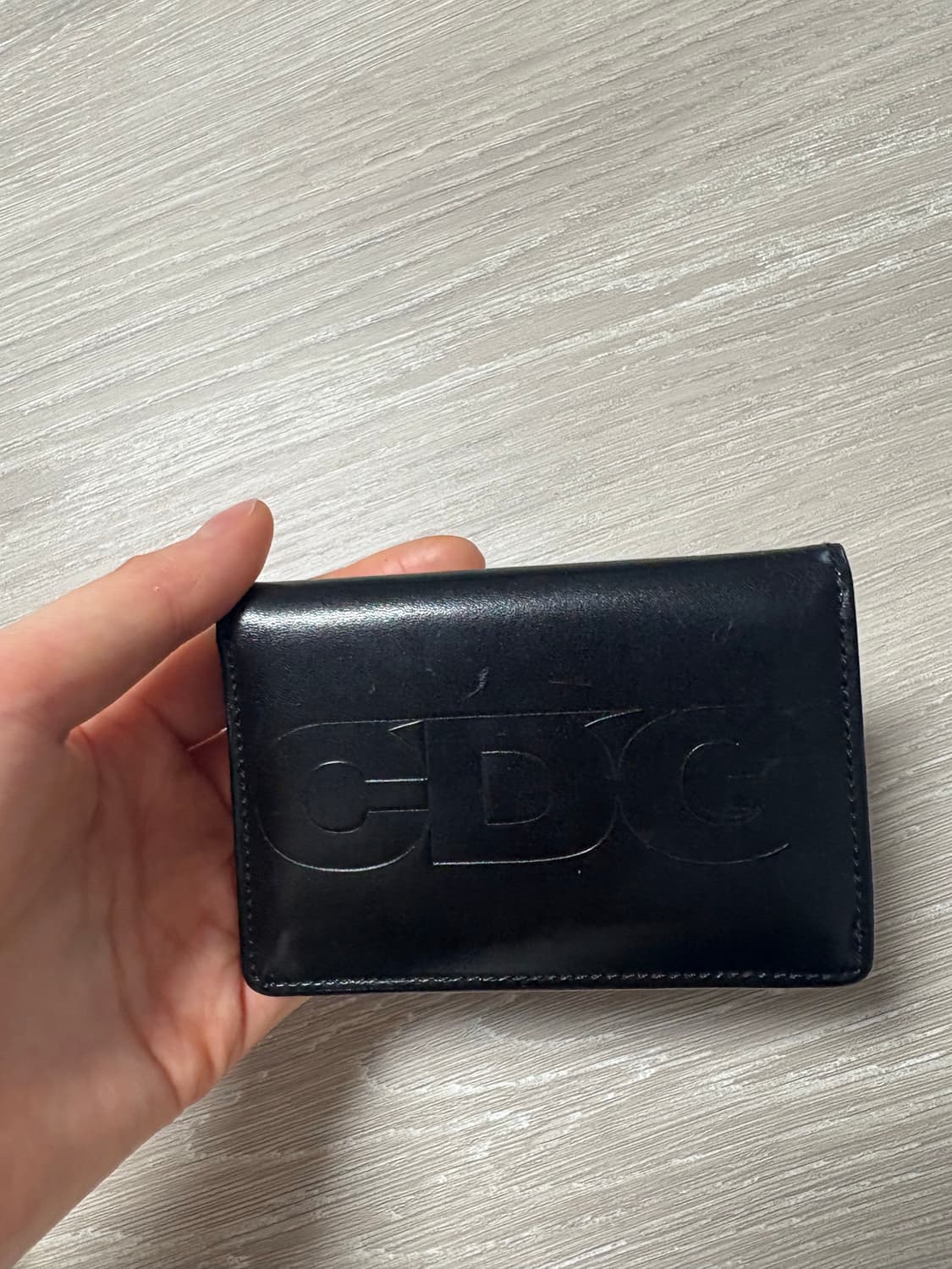 CDG Embossed Logo Wallet Black 상품이미지2