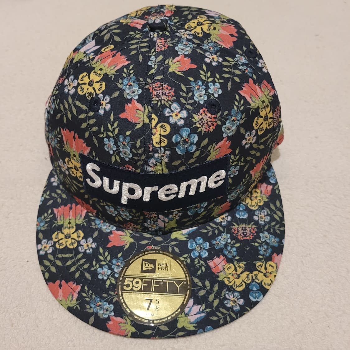 뉴에라 X 슈프림 플라워 캡 60.6 상품이미지1
