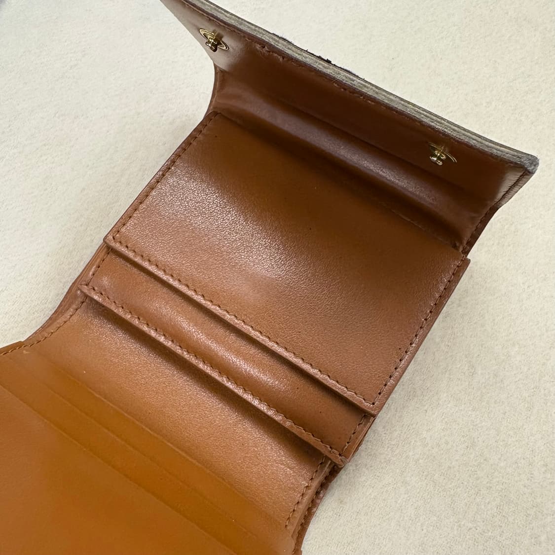 셀린느 메카담 트라이폴드 지갑 상품이미지4