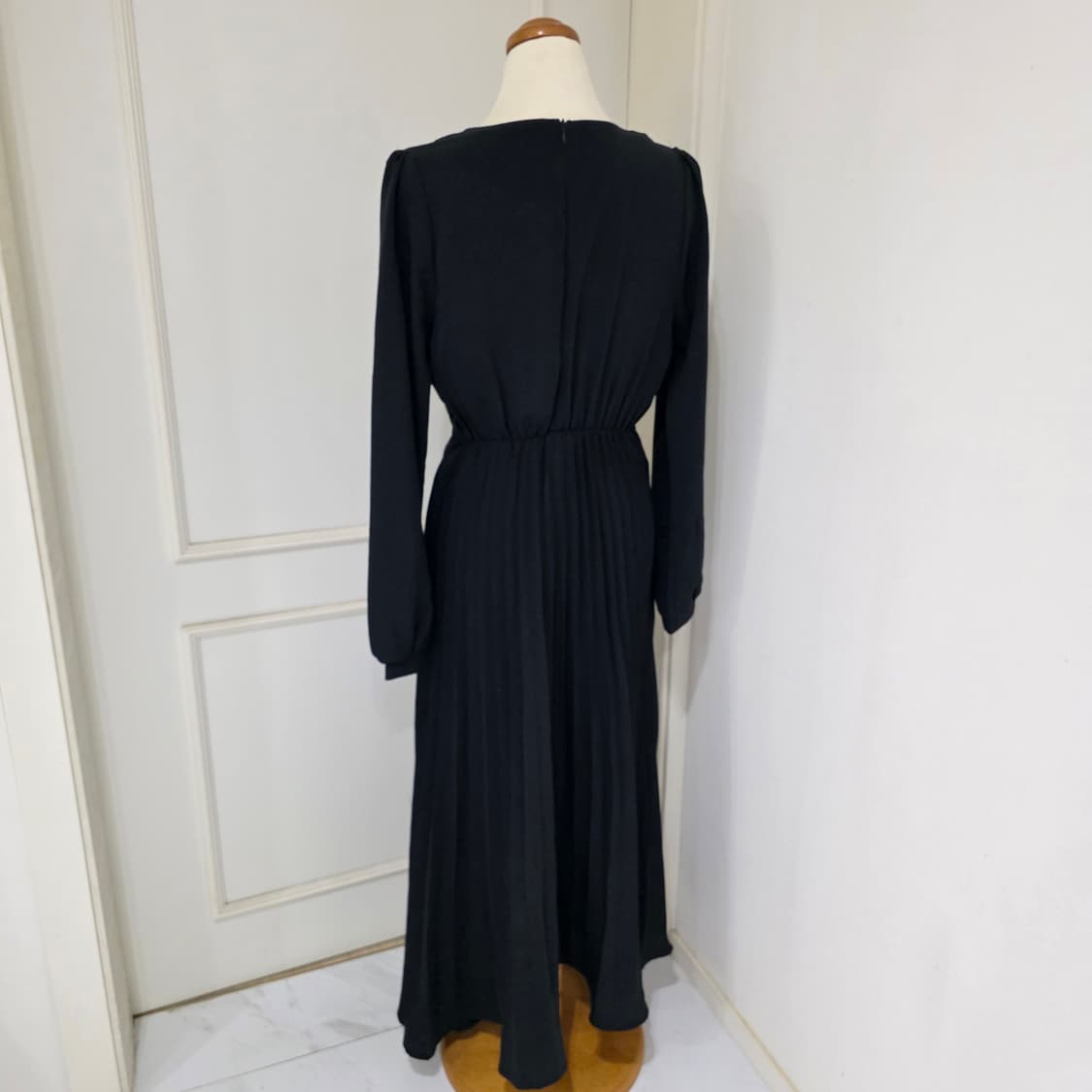 빈티지)하객룩 세미정장 언발 맥시 블랙 퍼프 랩 플리츠 롱 원피스 상품이미지2