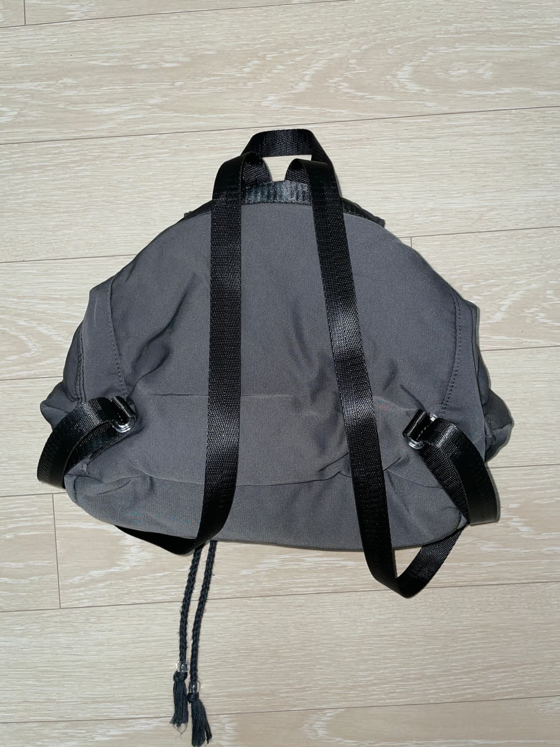 파히섬 탠스댄스 버튼 미니 백팩 차콜 상품이미지4