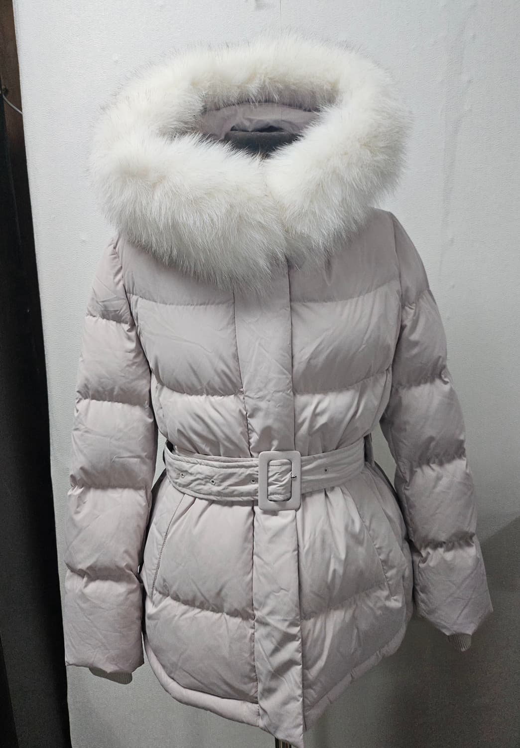 쉬즈미스] 폭스 퍼 벨티드 덕다운 패딩  55 후두일체 상품이미지1