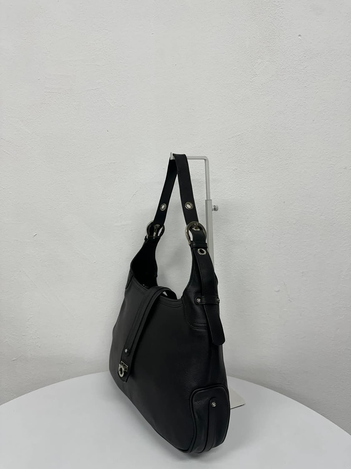 Salvatore Ferragamo Leather Shoulder Bag 상품이미지2