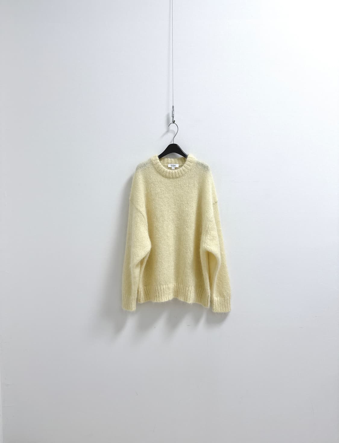 코스 연노랑 모헤어 루즈핏 니트  상품이미지3