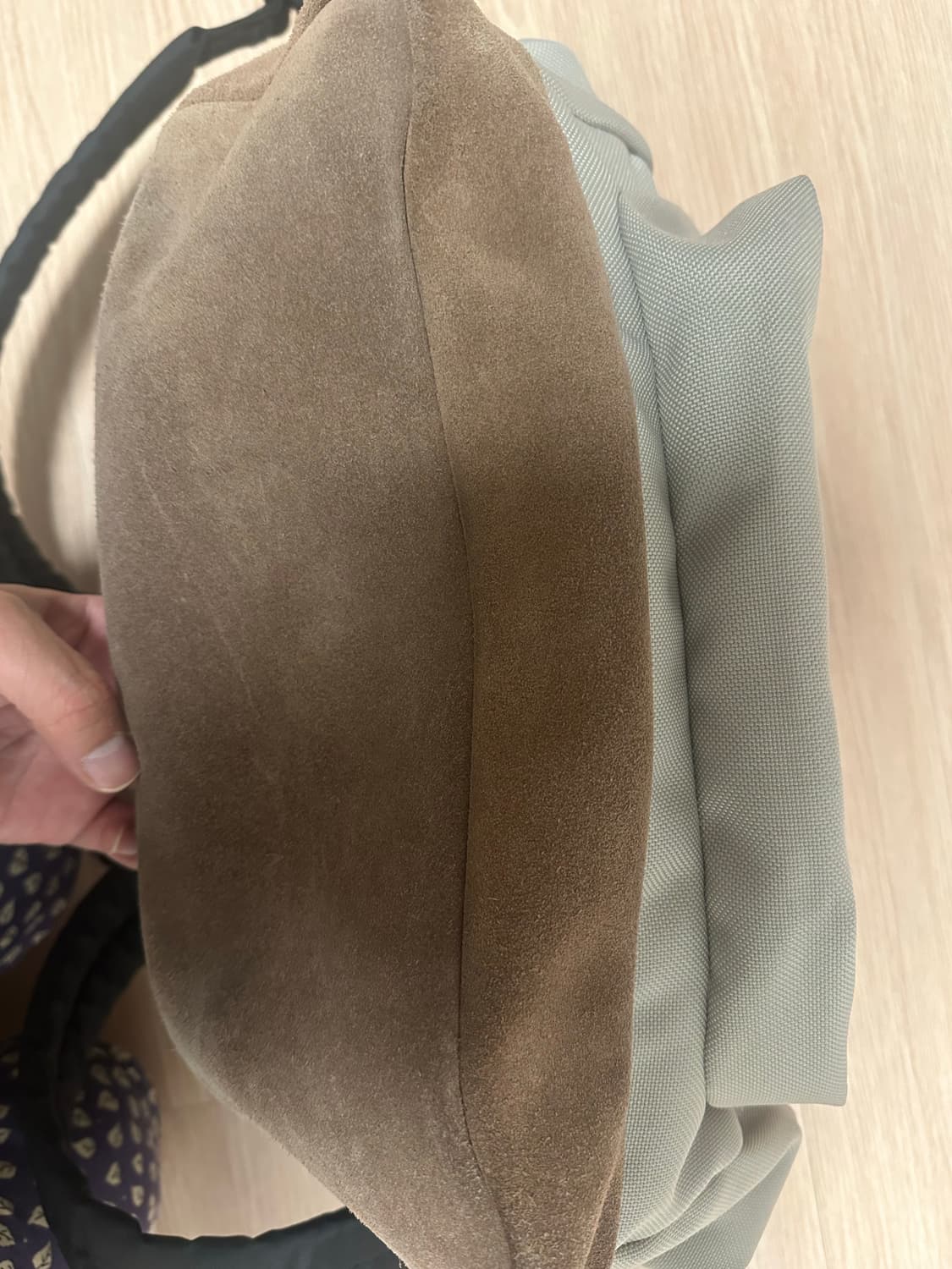 잔스포츠 라이트백 백팩 베이지 색상입니다 사진처럼 상태 좋으며 눈에띄는  상품이미지3