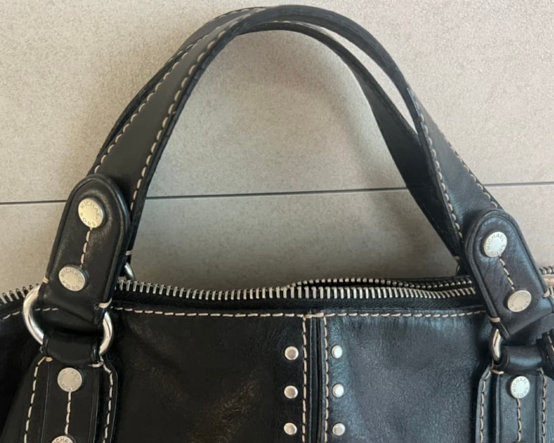 마이클 코어스 스터드 숄더 핸드백 상품이미지4