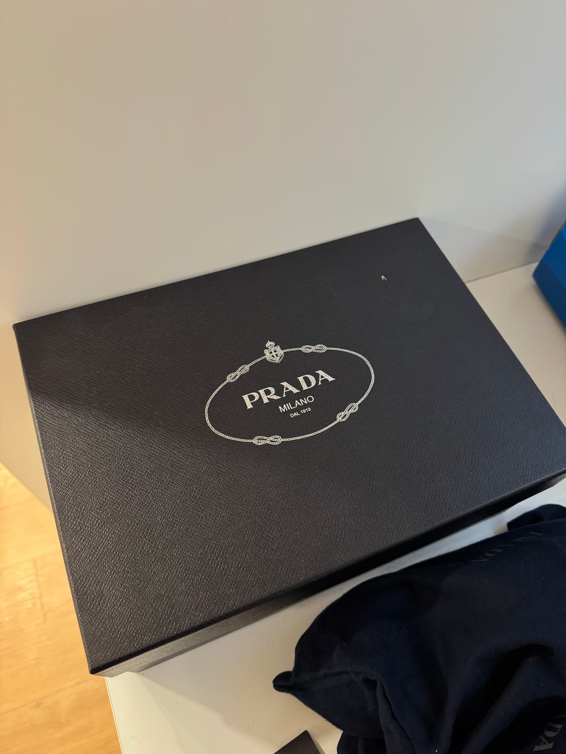 프라다 브러쉬드 삼각 로고 로퍼 (7.5사이즈) 상품이미지7