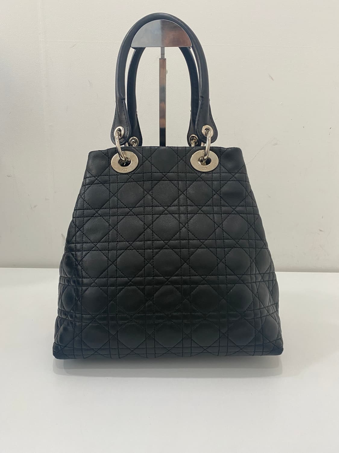 디올 레이디 디올 까나쥬 소프트백 상품이미지4