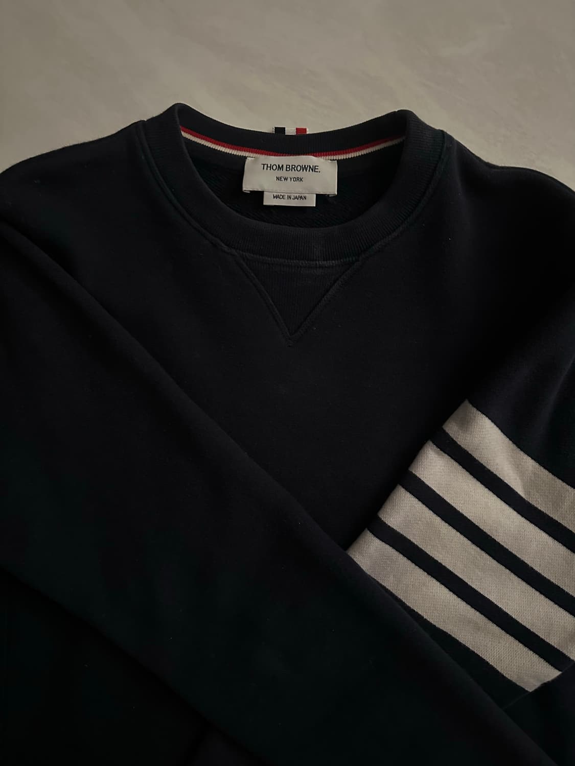 [급처/정품]톰브라운 맨투맨 네이비 2사이즈 상품이미지1