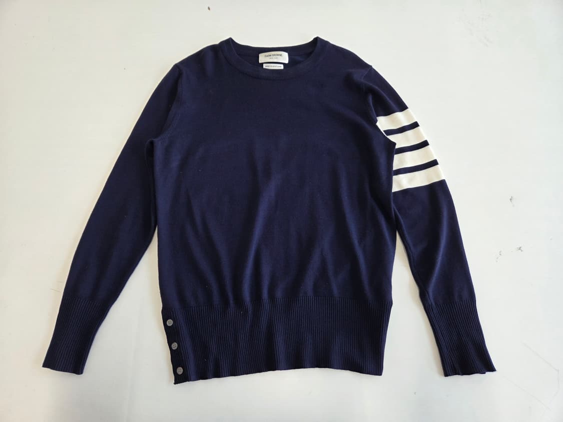 톰브라운 긴팔니트 네이비 상품이미지1