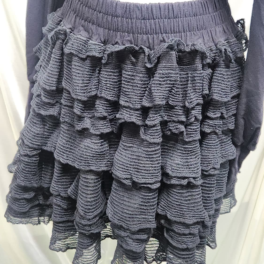 입체 러플 블랙 셋업룩🤍프릴 폭탄 블랙 치마바지·가디건 세트핏 상품이미지5