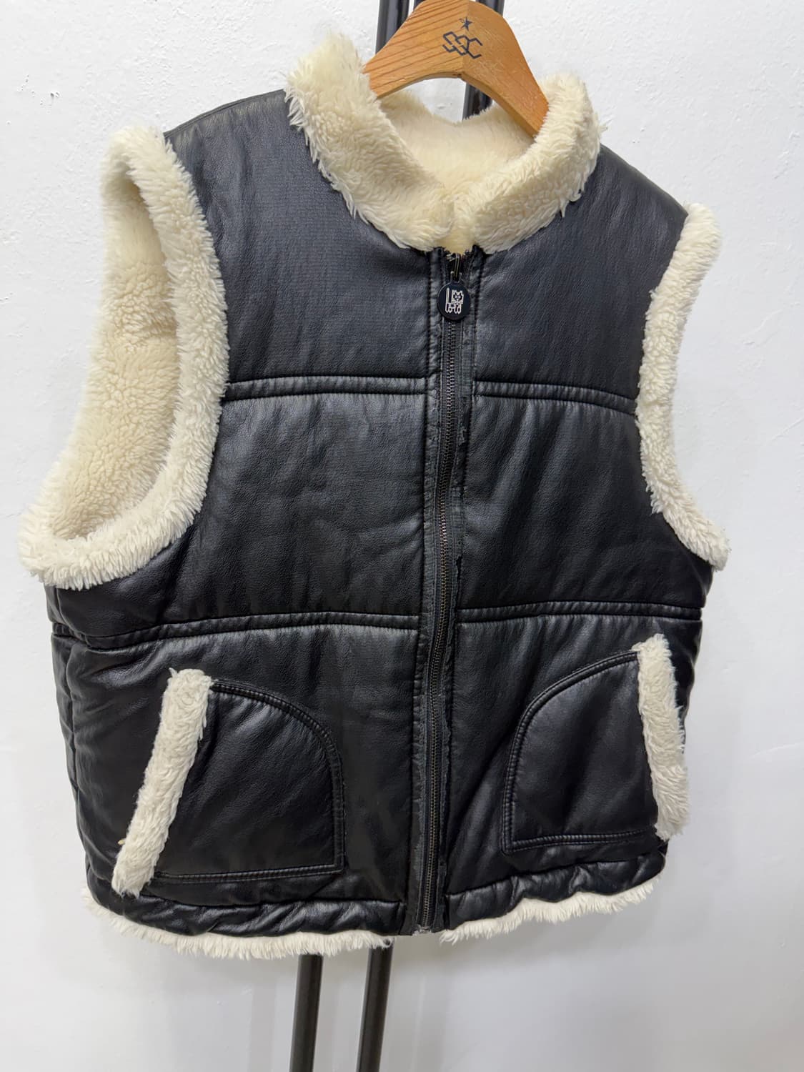 정품) O2ND 오즈세컨 한섬 오버핏 리버시블 양면 가죽 양털 조끼 82 상품이미지2