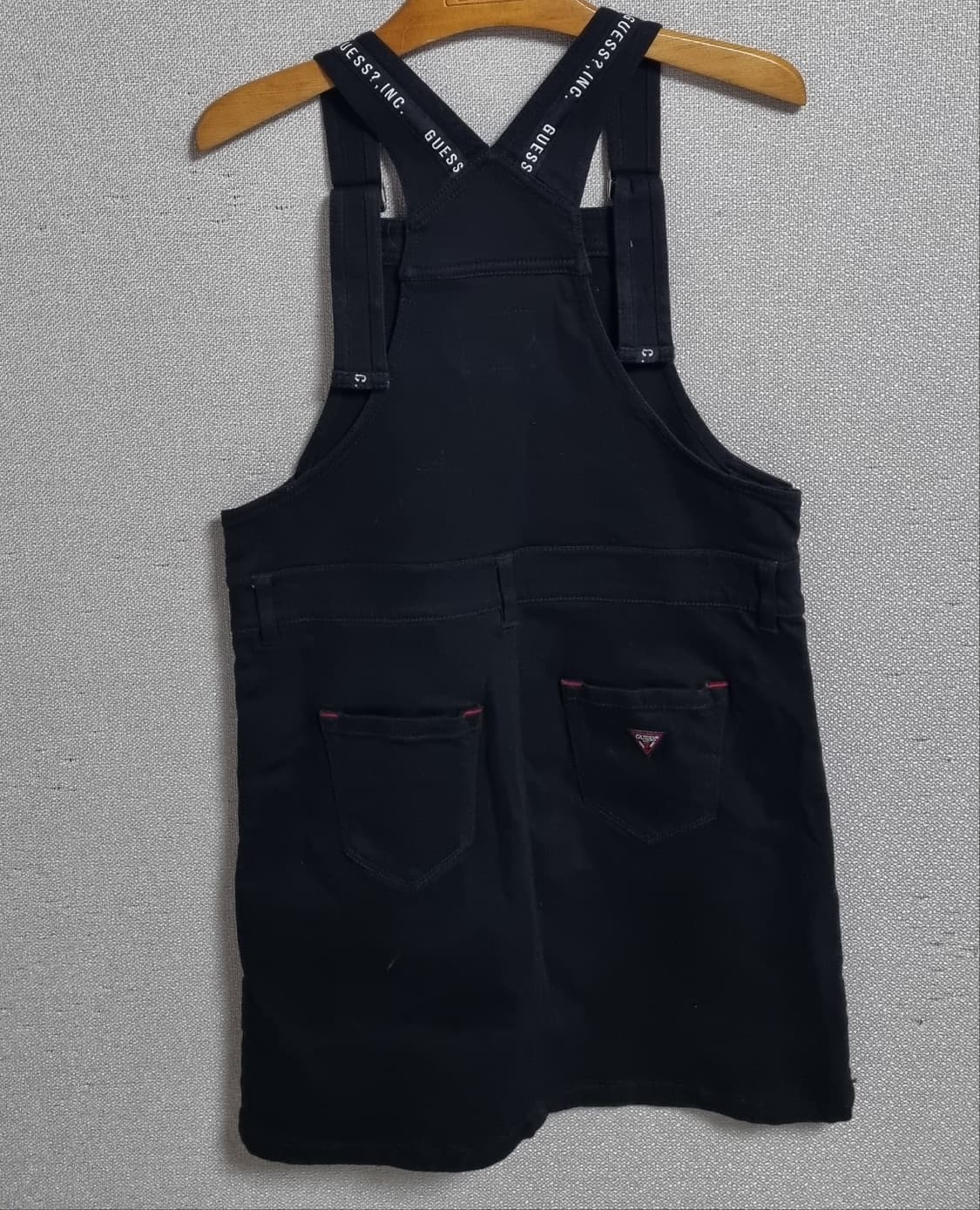 실측 XS ) GUESS 게스 블랙 데님 멜빵치마 상품이미지2