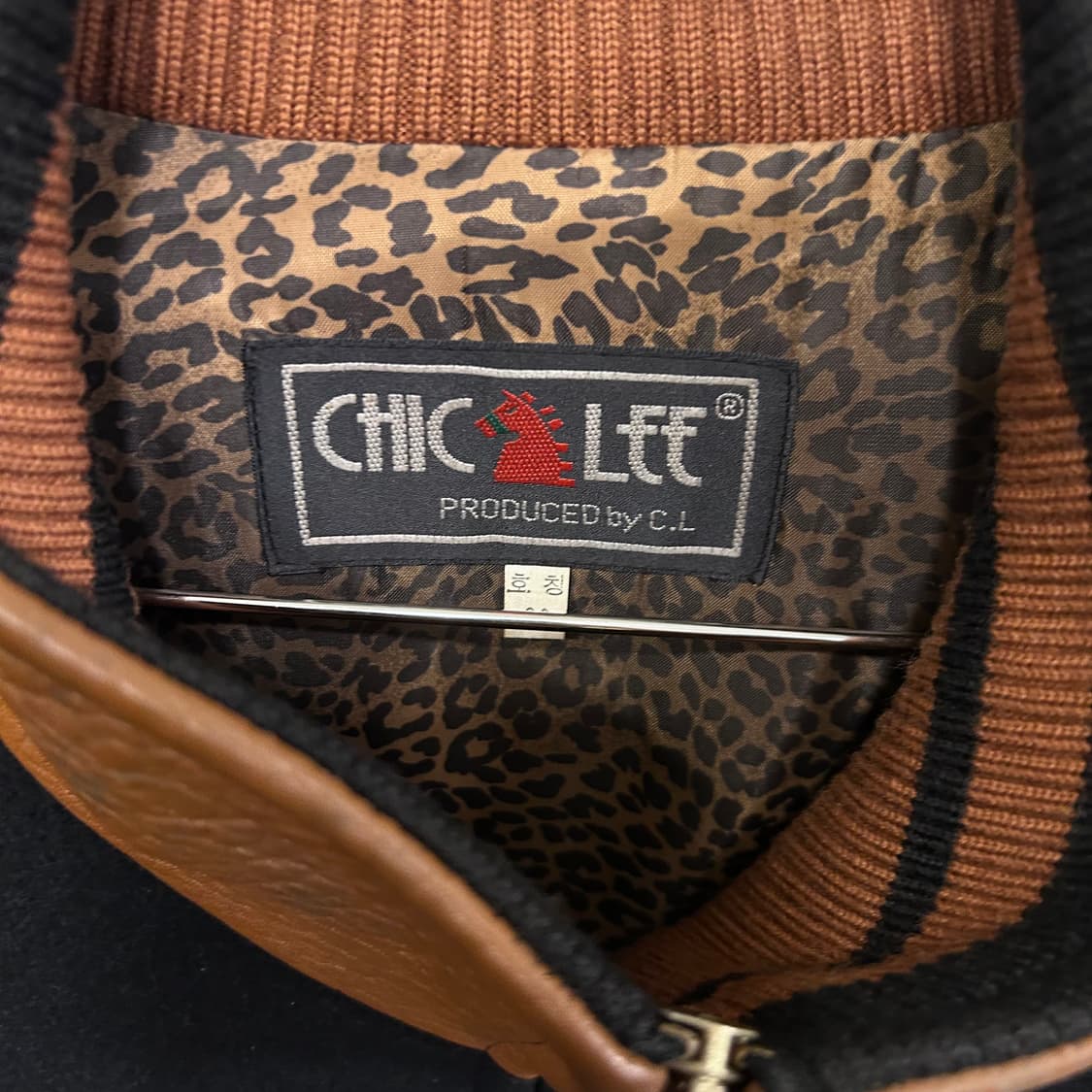 CHIC LEE 램스킨 큐빅 포인트 울 바시티자켓 상품이미지3