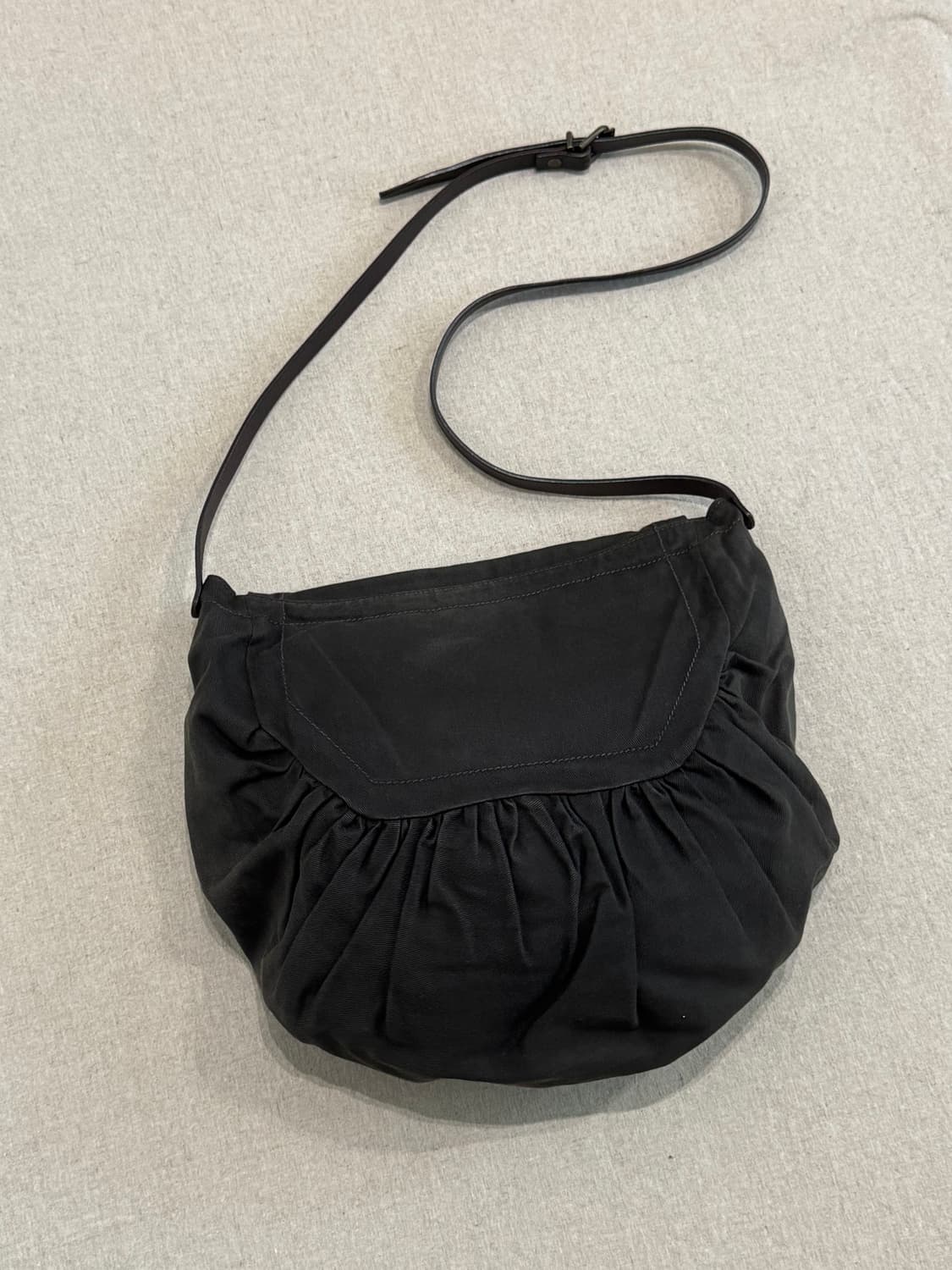 드리스반노튼 루나 폴드 숄더백 상품이미지5